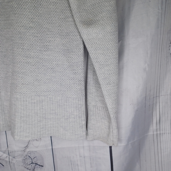 American Eagle Light Gray Sweater - Picture 3 of 14